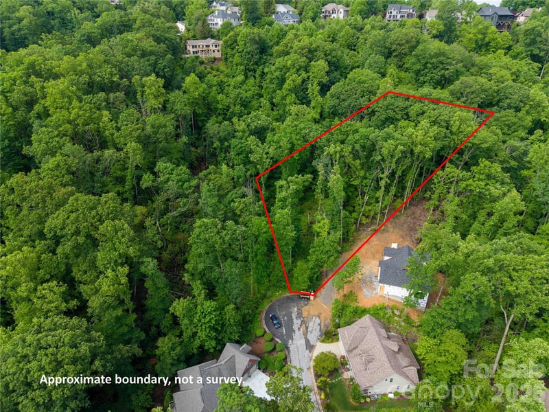 334 Carriage Crest Dr, Hendersonville, NC 28791