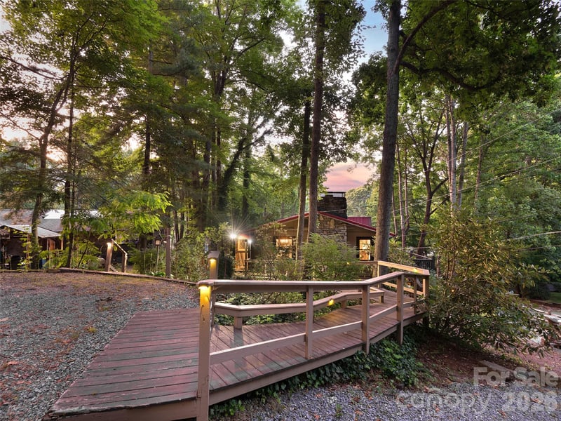 290 Dogwood Dr, Maggie Valley, NC 28751