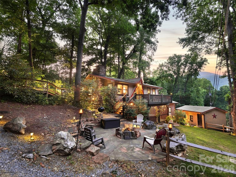 290 Dogwood Dr, Maggie Valley, NC 28751