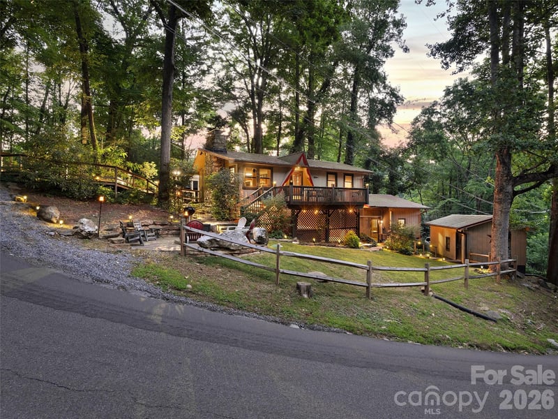290 Dogwood Dr, Maggie Valley, NC 28751