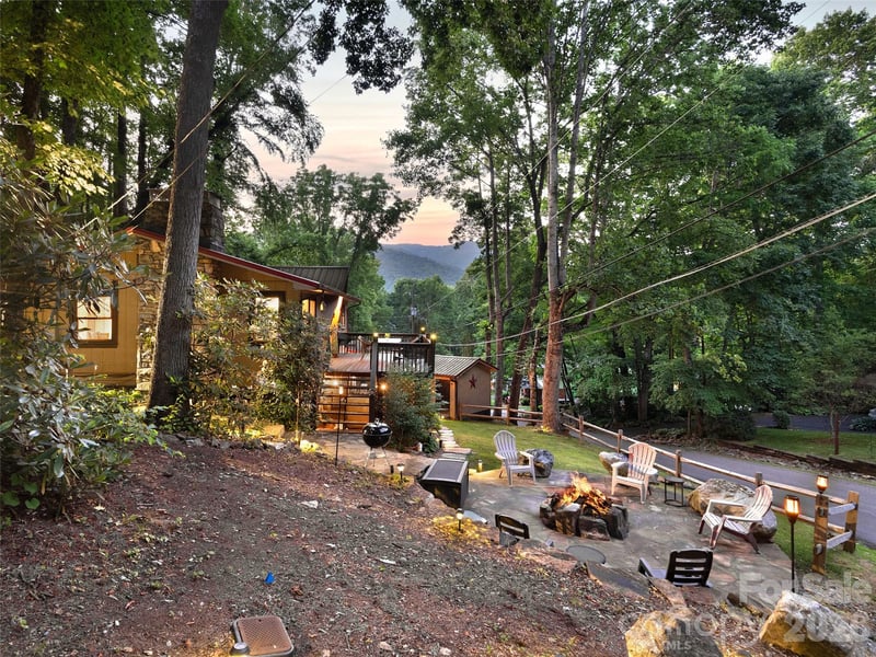 290 Dogwood Dr, Maggie Valley, NC 28751
