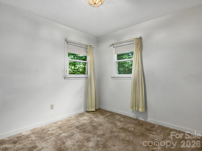 807 Cherokee Ave, Black Mountain, NC 28711