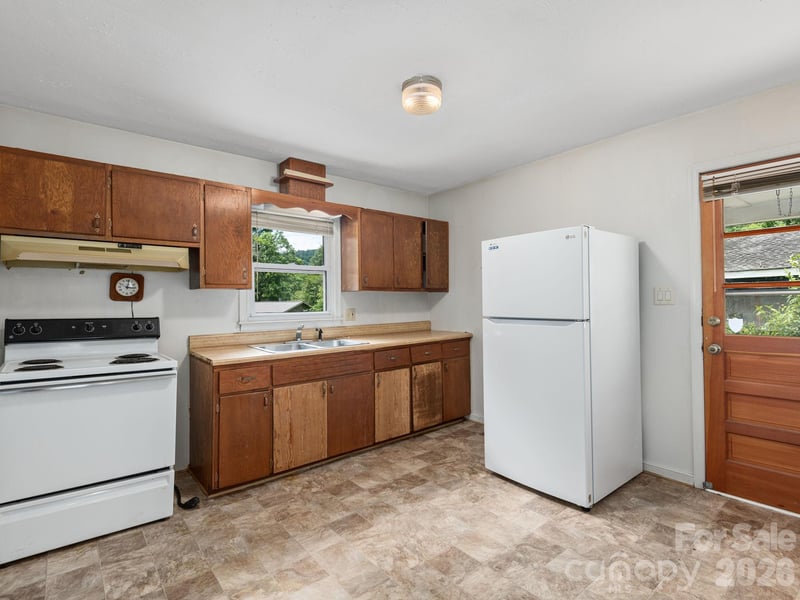 807 Cherokee Ave, Black Mountain, NC 28711