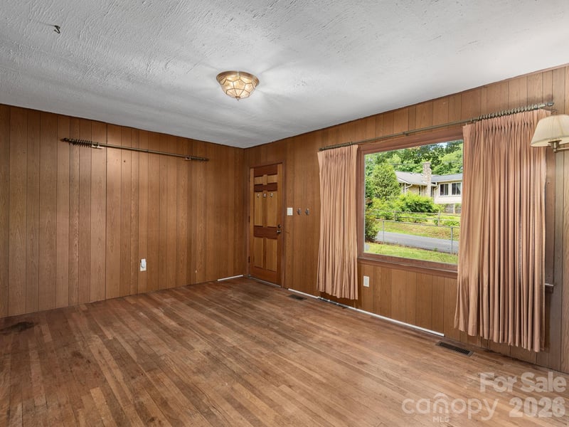 807 Cherokee Ave, Black Mountain, NC 28711