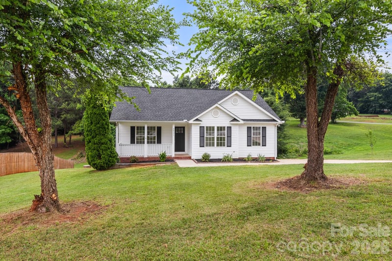 2931 Greenleaf Rd, Clover, SC 29710