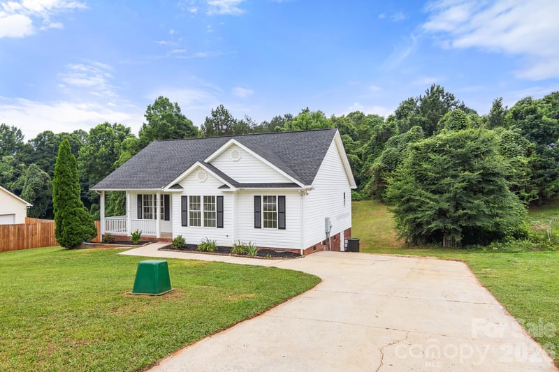 2931 Greenleaf Rd, Clover, SC 29710