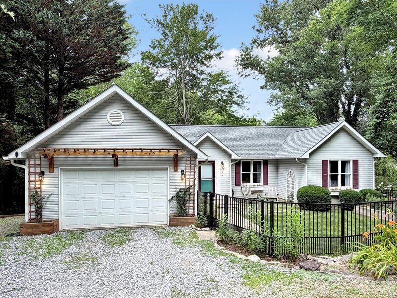 228 Crescent Dr, Lake Junaluska, NC 28745