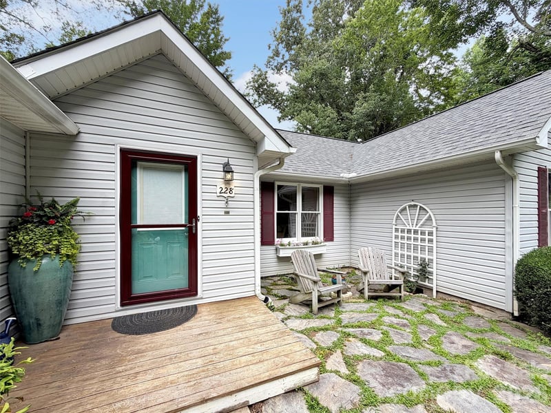 228 Crescent Dr, Lake Junaluska, NC 28745