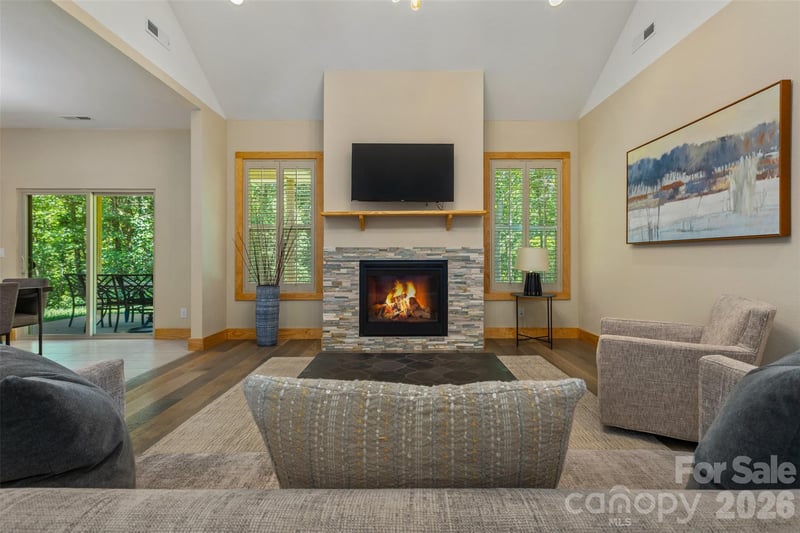48 River Walk Dr, Asheville, NC 28804