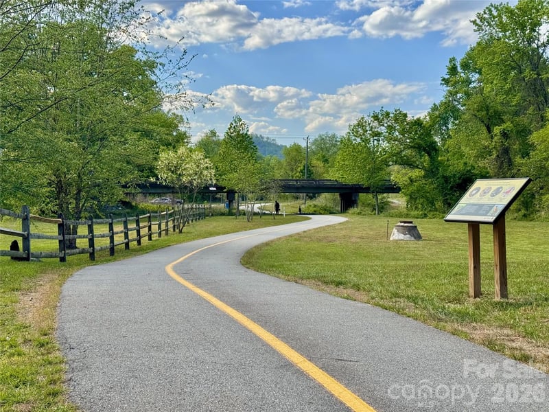 165 Martha Ave, Hendersonville, NC 28792