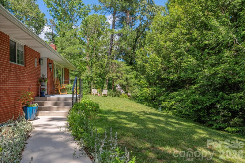90 Bell Rd, Asheville, NC 28805