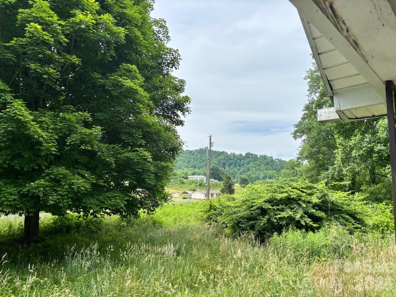1771 Hughes Gap Rd, Bakersville, NC 28705