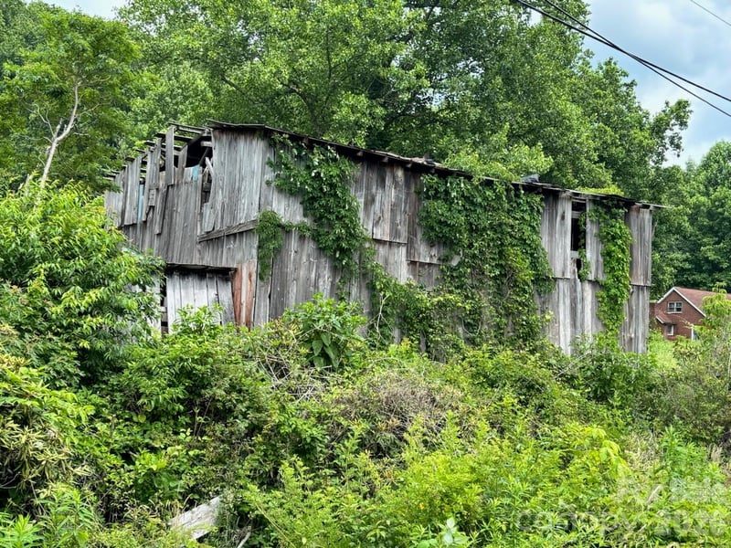 1771 Hughes Gap Rd, Bakersville, NC 28705