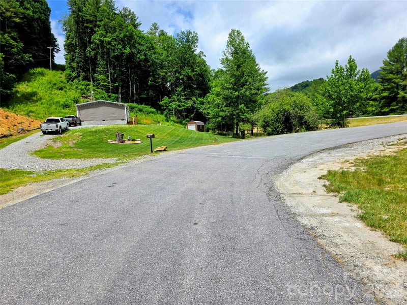 30 Evergreen Rd, Burnsville, NC 28714