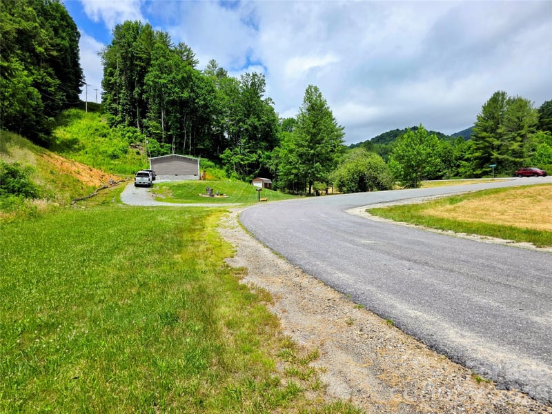 30 Evergreen Rd, Burnsville, NC 28714