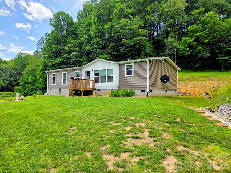 30 Evergreen Rd, Burnsville, NC 28714