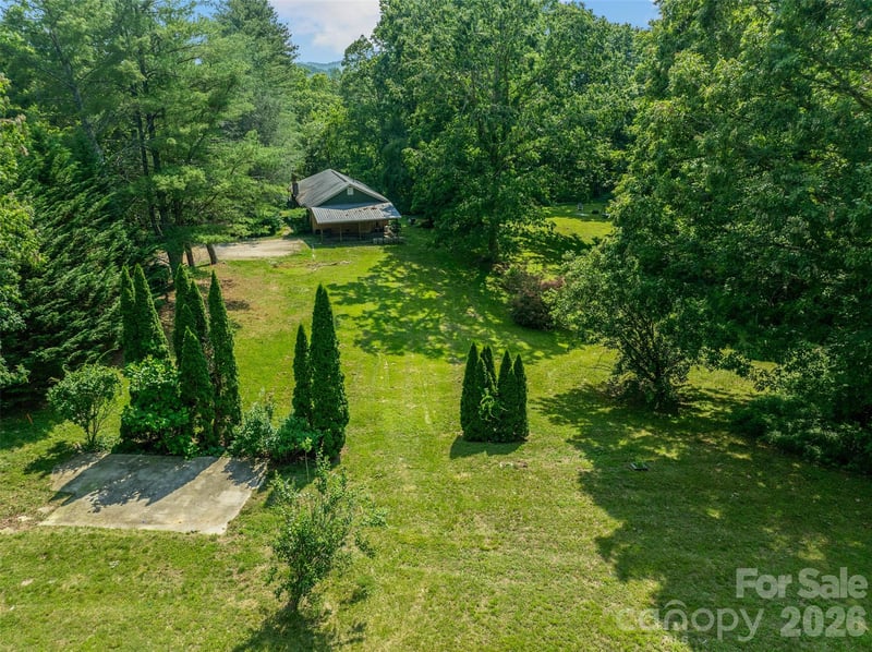 18 Luckenbach Dr, Fairview, NC 28730