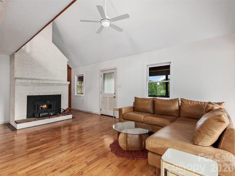 7 Hope Ln, Weaverville, NC 28787