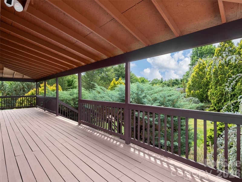 7 Hope Ln, Weaverville, NC 28787