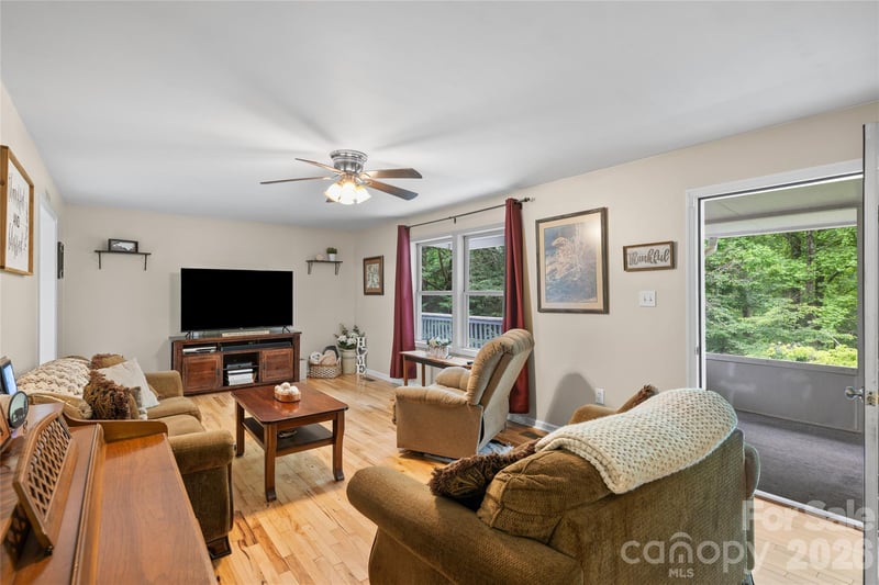 125 Round Mountain Rd, Brevard, NC 28747