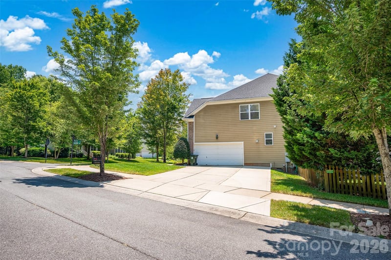 10104 Treetop Ln, Cornelius, NC 28031