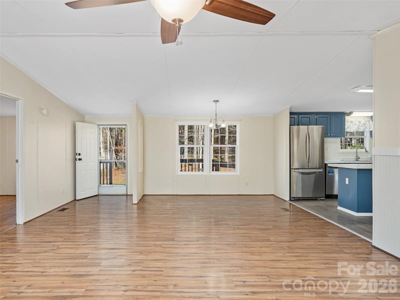 105 Satinwood Dr, Burnsville, NC 28714