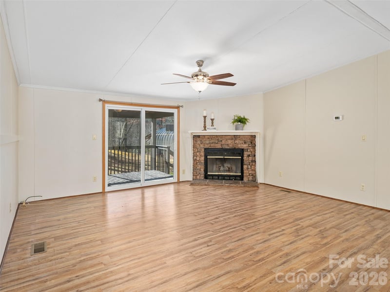 105 Satinwood Dr, Burnsville, NC 28714