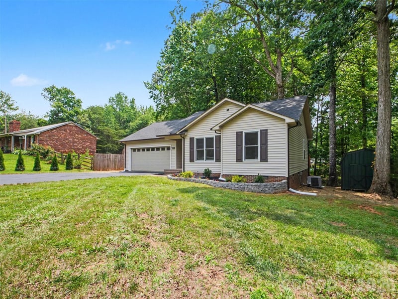 7382 Summit Dr, Denver, NC 28037