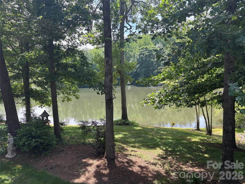 162 Twin Lakes Dr, Statesville, NC 28625