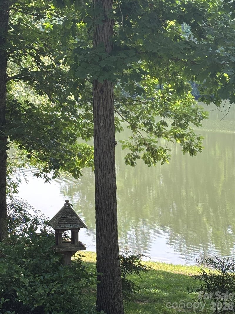 162 Twin Lakes Dr, Statesville, NC 28625