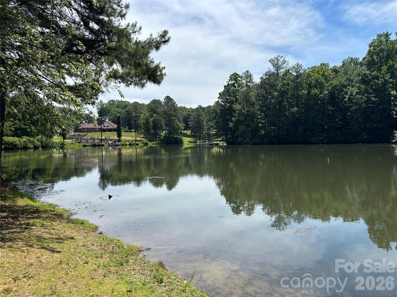 162 Twin Lakes Dr, Statesville, NC 28625