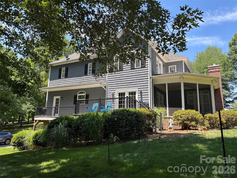 162 Twin Lakes Dr, Statesville, NC 28625