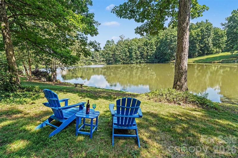 162 Twin Lakes Dr, Statesville, NC 28625