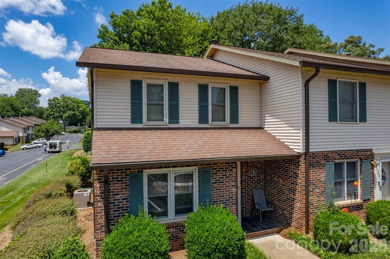 1330 5th St NE #131, Hickory, NC 28601