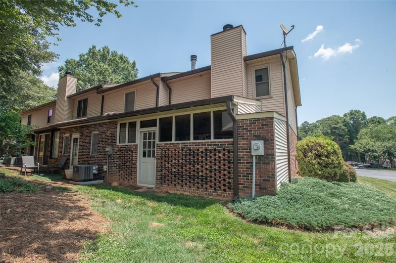 1330 5th St #131, Hickory, NC 28601