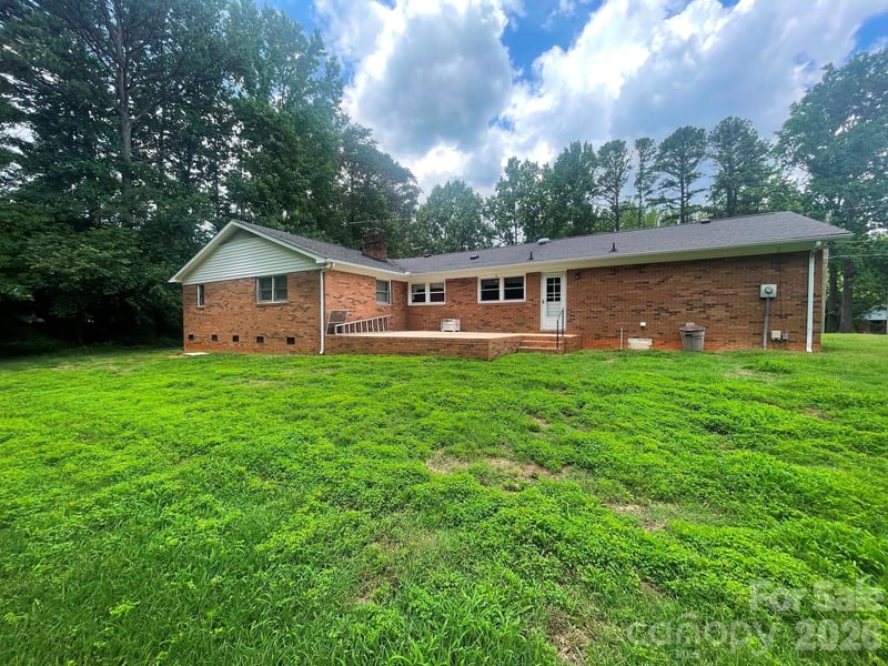 8806 Crestwood Dr, Mount Pleasant, NC 28124
