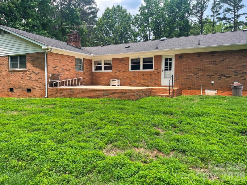 8806 Crestwood Dr, Mount Pleasant, NC 28124