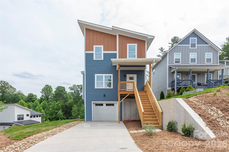 6 Berry Crest Ln, Arden, NC 28704