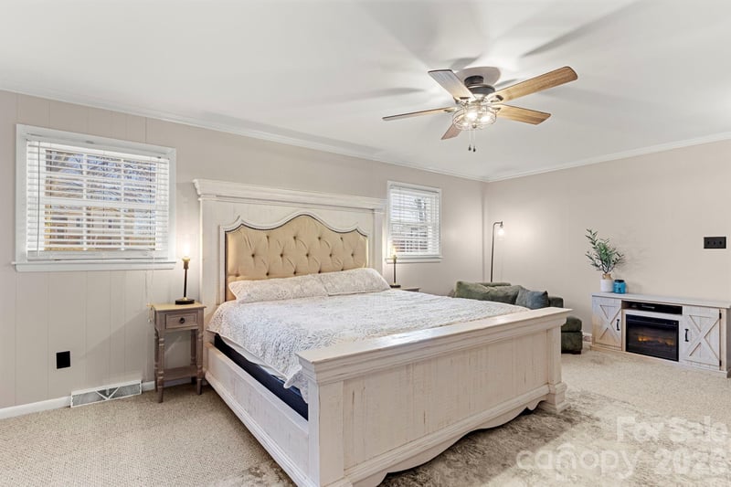 912 Parkwood Rd, Shelby, NC 28150