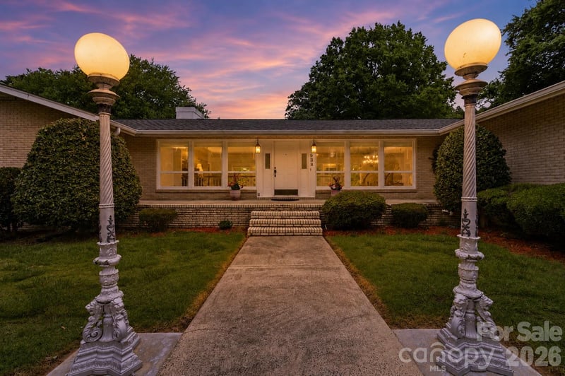 938 Sandswood Dr, Gastonia, NC 28054