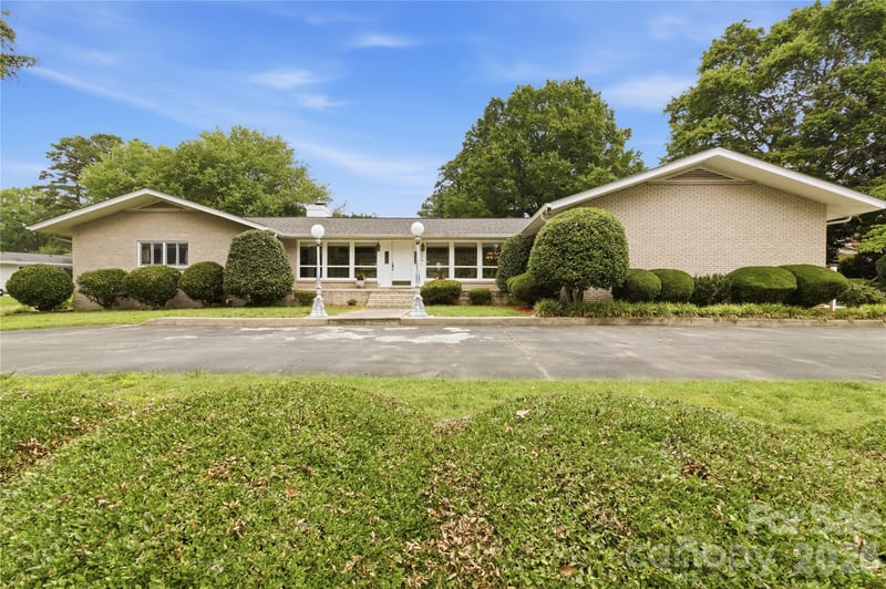 938 Sandswood Dr, Gastonia, NC 28054
