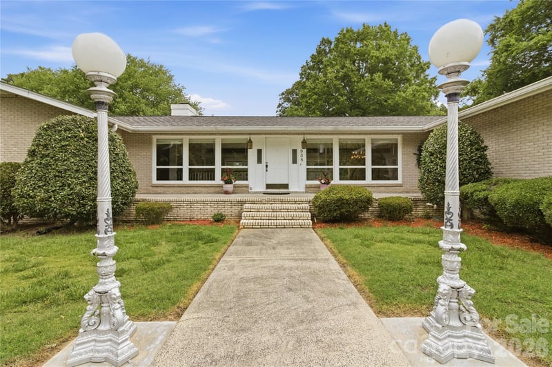938 Sandswood Dr, Gastonia, NC 28054