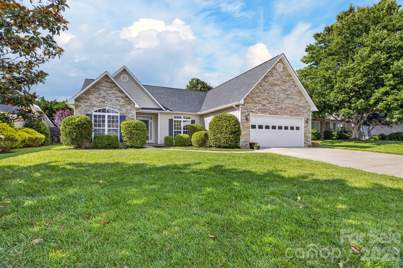 268 Farm Valley Rd, Fletcher, NC 28732