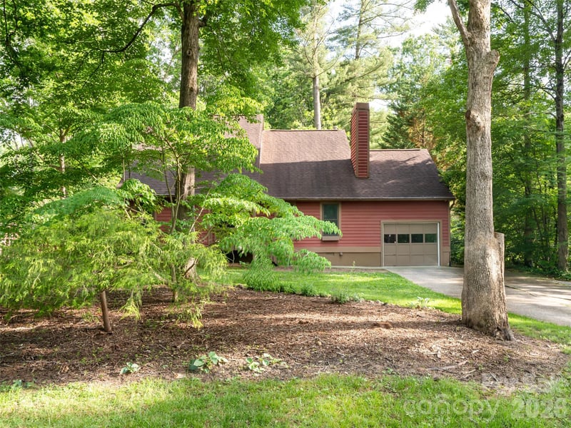 1 Oak Leaf Dr, Fletcher, NC 28732