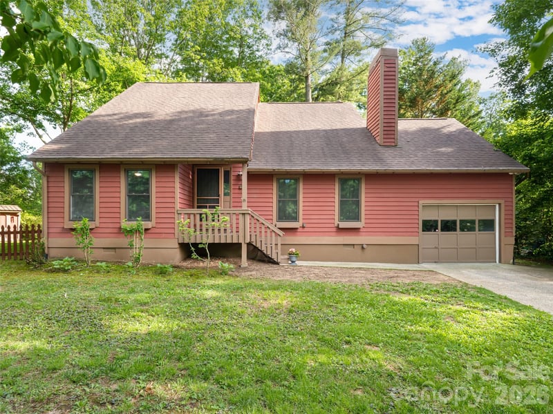1 Oak Leaf Dr, Fletcher, NC 28732