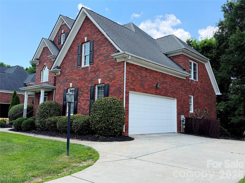 1332 Bershire Ln, Charlotte, NC 28262