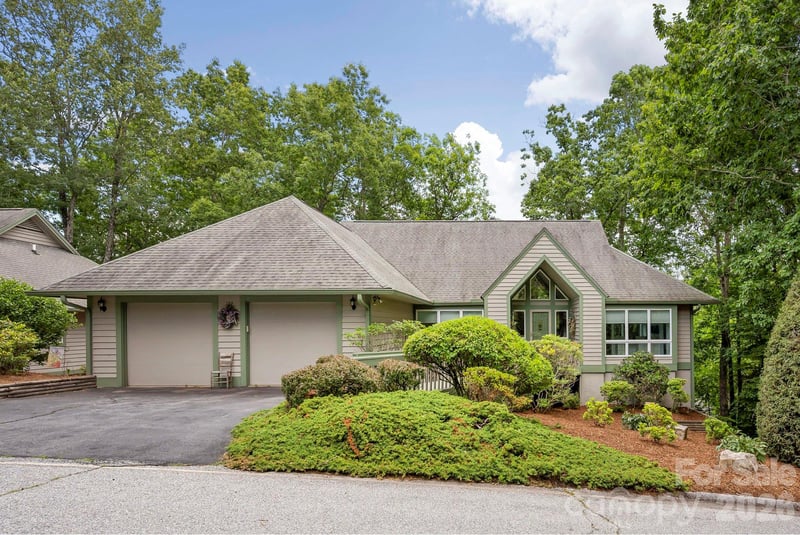 129 Forest View Dr, Flat Rock, NC 28731