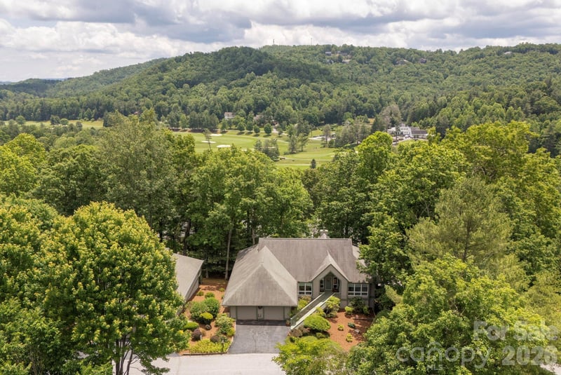 129 Forest View Dr, Flat Rock, NC 28731