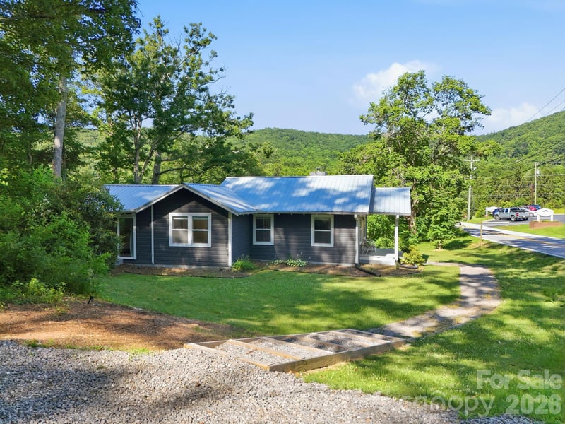 15 Old Fort Rd, Fairview, NC 28730