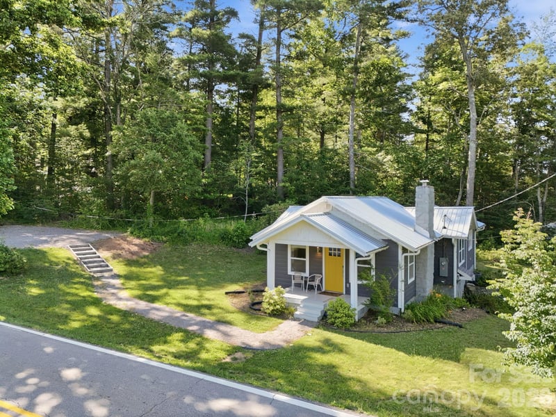 15 Old Fort Rd, Fairview, NC 28730
